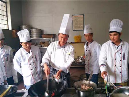 南京厨师直播爆料视频播放,独家烹饪技巧与幕后故事 第2张 南京厨师直播爆料视频播放,独家烹饪技巧与幕后故事 第2张